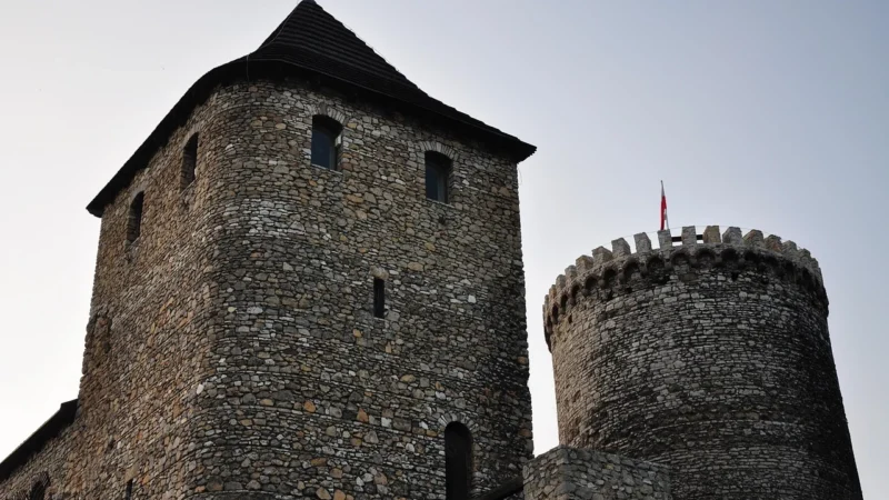 Historyczne szlaki turystyczne w Polsce: trasy, które łączą zabytki i opowieści